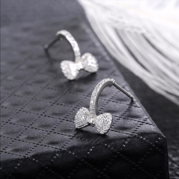 *NEW*Lovely Tiny Small Bow Knot Diamond Earrings - Picture 2 of 6